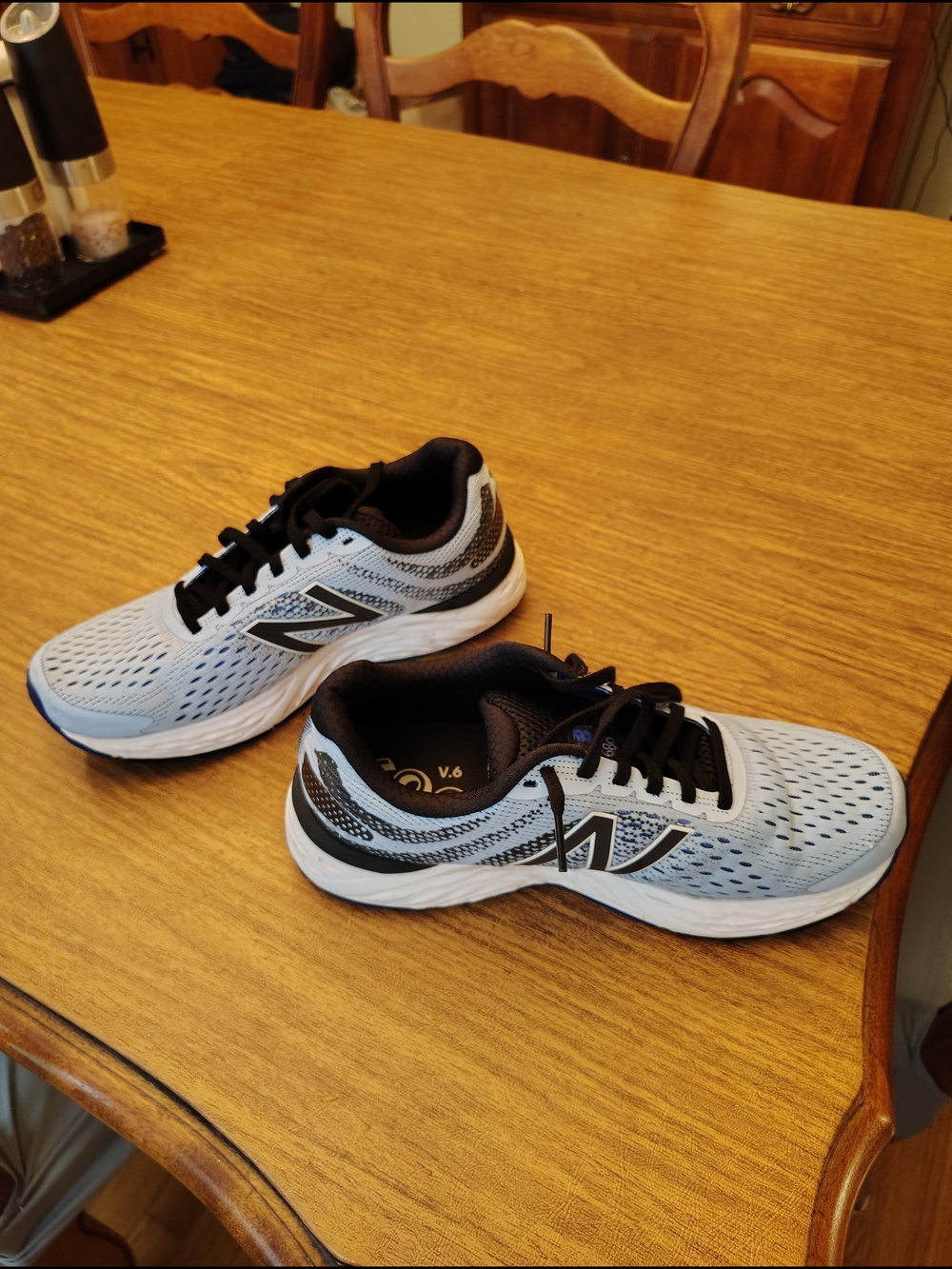 New Balance 680 Women’s Light Blue Running Shoes